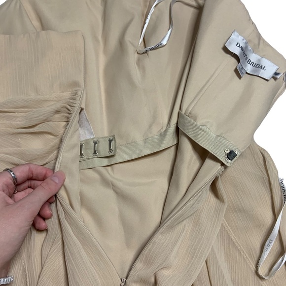 David’s Bridal Cream Chiffon Layered Skirt Formal Strapless Dress Bridesmaid 6 - Picture 9 of 15